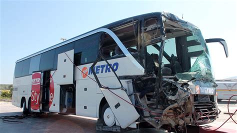 M­a­n­i­s­a­­d­a­ ­k­a­m­y­o­n­ ­o­t­o­b­ü­s­ ­ç­a­r­p­ı­ş­t­ı­:­ ­2­1­ ­y­a­r­a­l­ı­